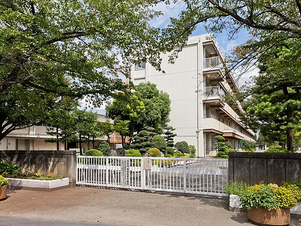 東町小学校まで約950m