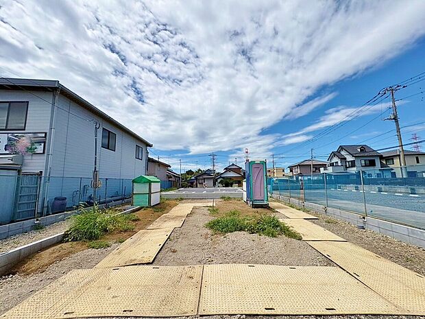 バルコニーに面した主寝室には広々WICを備えています。(令和8年7月撮影)