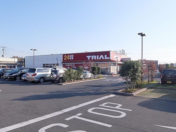 ディスカウントストアトライアル佐知川店まで約650m