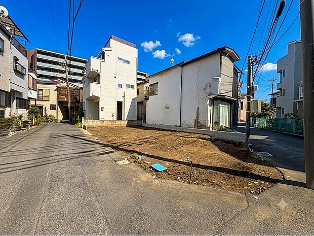 15帖のLDK横には使い勝手の良い続き間の洋室を設けました。(令和8年8月撮影)