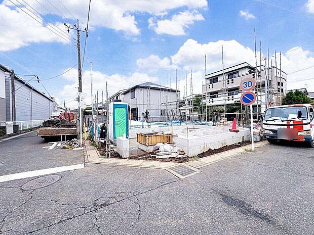 18帖以上のLDKは人気の対面式キッチンで一体感があります。(令和8年9月撮影)
