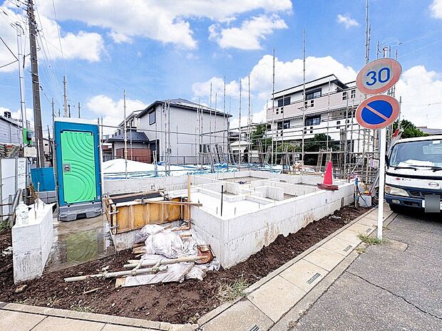 2階に設けたLDKは広々19帖以上。家族の会話が弾むコミュニケーション重視のレイアウト。(令和8年9月撮影)