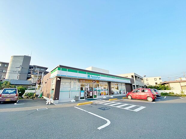 ファミリーマートさいたま本郷南店まで約500m