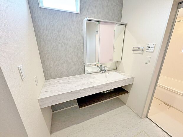 使いやすさ、お手入れのしやすさ、収納力にこだわった洗面台です。