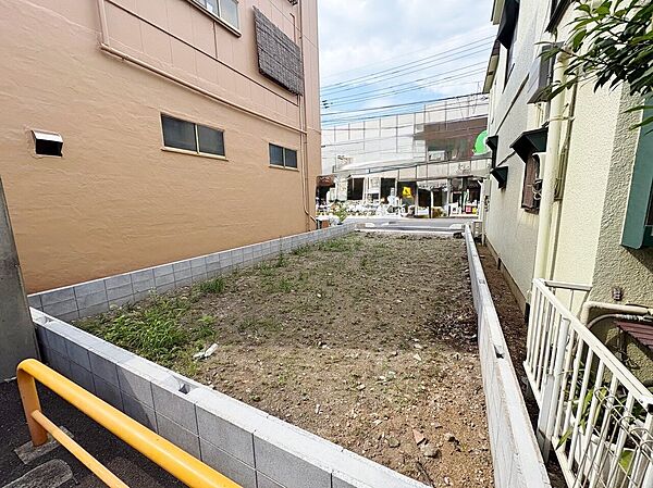 大型ショッピングモールが徒歩10分圏内です。(令和8年7月 撮影)