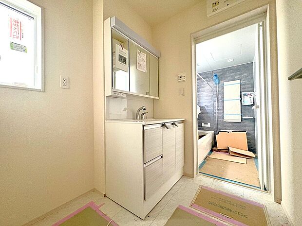 使いやすさ、お手入れのしやすさ、収納力にこだわった洗面台です。(令和8年9月撮影)