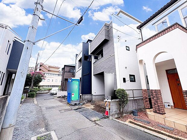 雨風から守るだけでなく、防犯面でも安心のビルトインガレージ。(令和8年8月撮影)