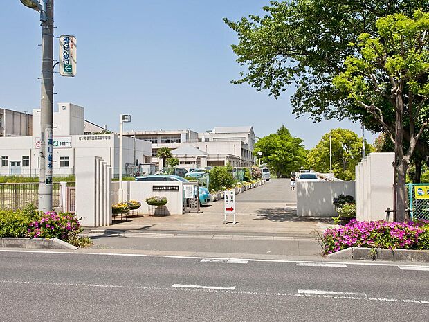 第二東中学校まで約1100m