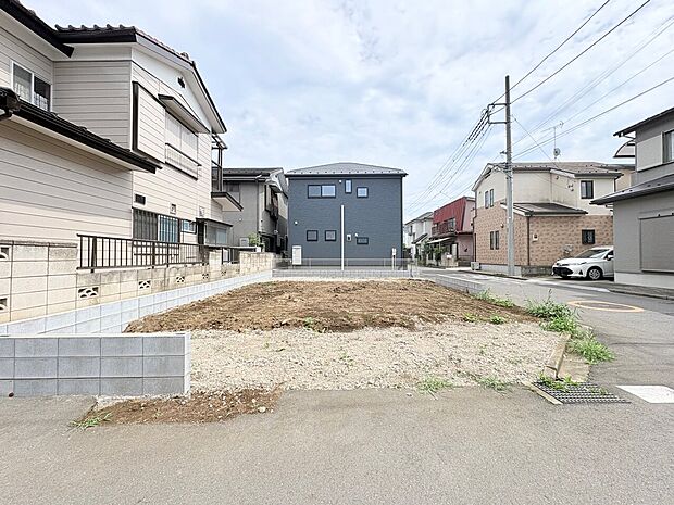 角地につき陽当り良好な3SLDKのお住まい。(令和8年8月撮影)