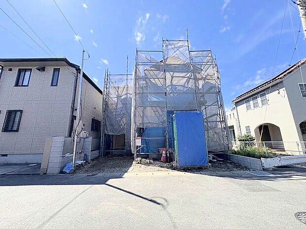 18帖以上のLDKは一体感のある対面式キッチンを採用。(令和8年9月撮影)