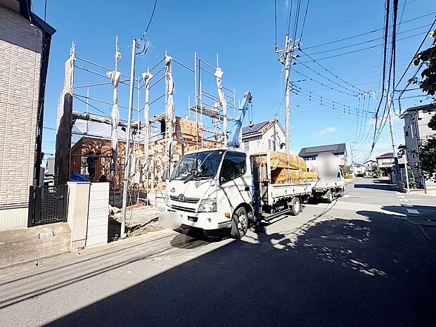 主寝室は広々8帖のバルコニーに面した洋室です。(令和8年9月撮影)