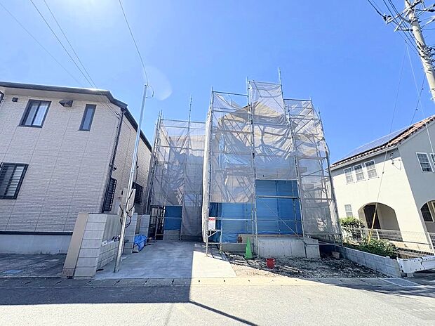 主寝室は広々8帖のバルコニーに面した洋室です。(令和8年9月撮影)