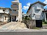 外観：スーパーやドラッグストアまで徒歩圏内で買い物にも便利