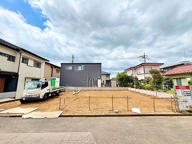 蓮田駅徒歩14分の立地。敷地面積は広々58坪以上、ゆとりある4LDKのお住まい。(令和8年8月撮影)