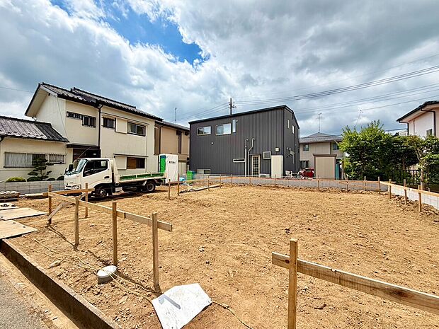 キッズスペースや客間としても利用できる続き間の洋室付き。(令和8年8月撮影)