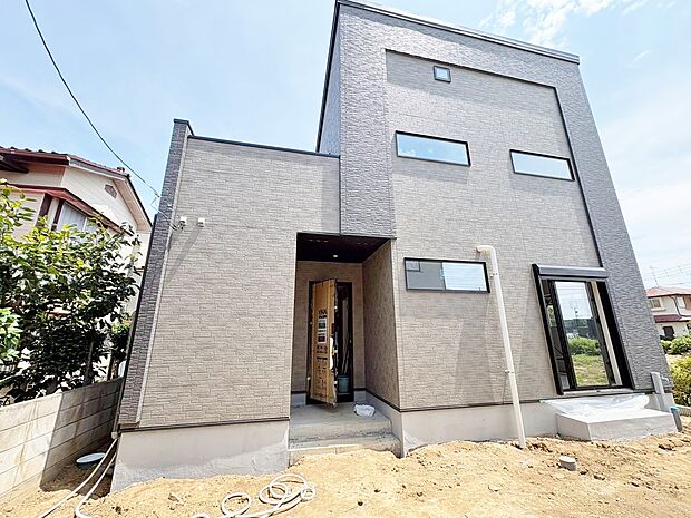 ワンランク上の装いで訪問された方を迎えます。(令和8年8月撮影)