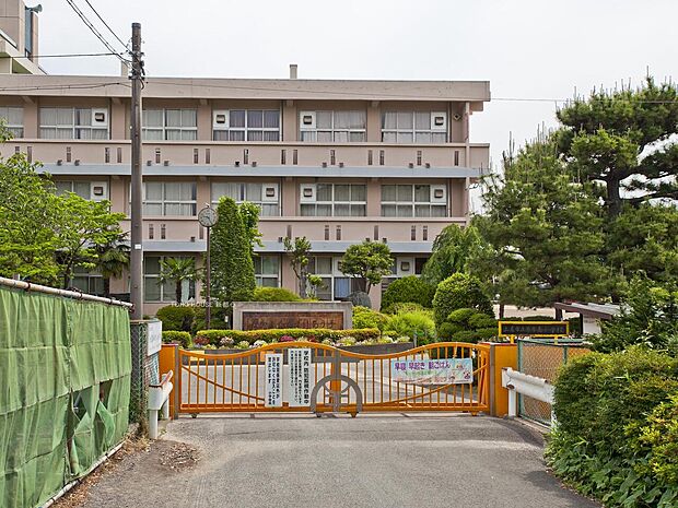 原市南小学校まで約1000m