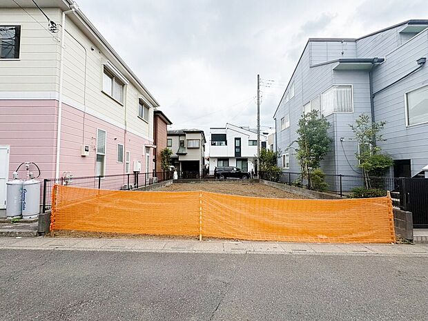 大和田駅徒歩9分圏内、両面道路に面したお住まいです。(令和8年8月撮影)