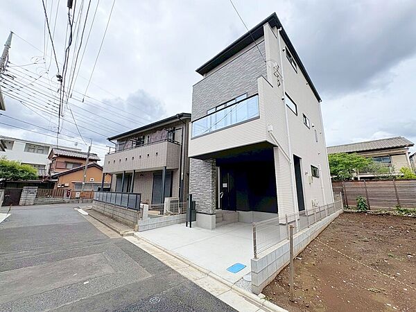 2階と3階にバルコニーを3か所設けました。