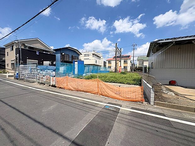 小学校まで徒歩6分圏内でお子様の通学も安心です。(令和8年8月撮影)