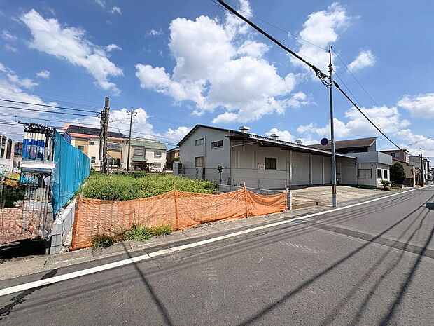 18帖のLDKは折り上げ天井にすることで開放感を演出。(令和8年8月撮影)