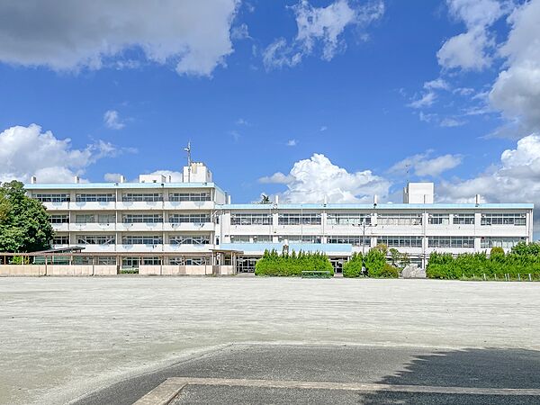 春岡小学校まで約400m