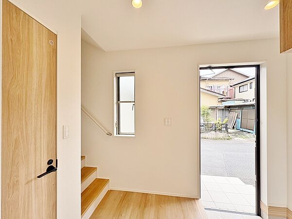 季飾のお花やグリーンを飾ってマイホームを創り上げてください。