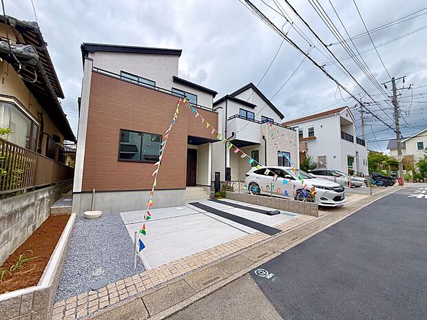 ゆったりとした駐車場は車庫入れもスムーズです。