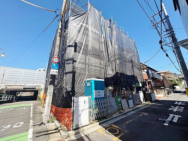 2階LDKは明るく照らすことのできるバルコニーに面した空間。(令和8年10月撮影)