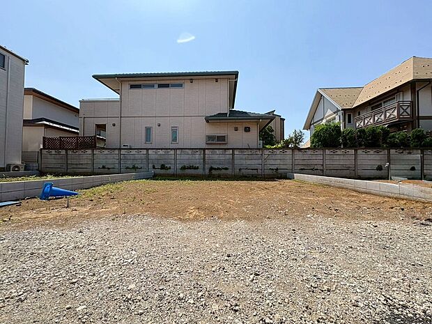 小・中学校まで徒歩11分以内でお子様の通学も安心です。(令和8年5月 撮影)