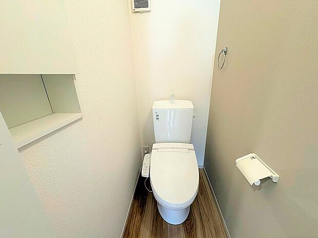 クロスと床の組み合わせがお洒落なトイレスペース。