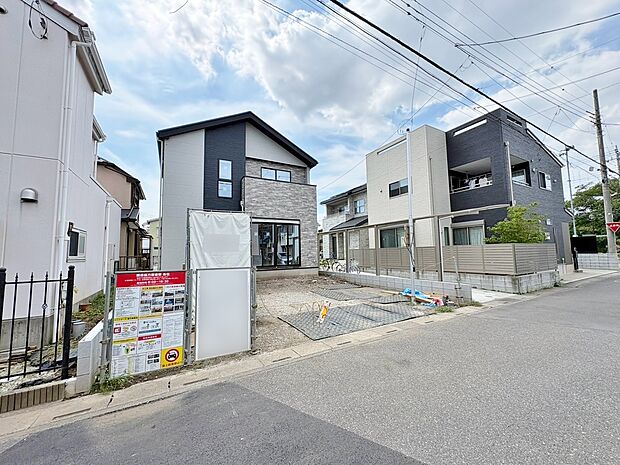 玄関には整理整頓しやすい広々ＳＩＣを配置しました。(令和8年8月撮影)
