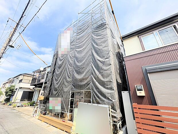 雨や風、雪などから愛車を守ってくれるビルトインガレージ。(令和8年8月撮影)