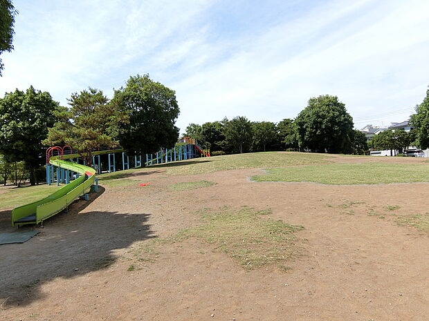 春岡中央公園まで約500m