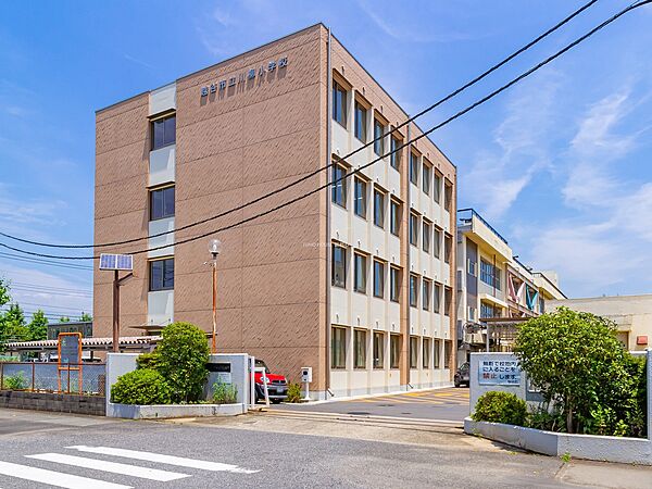 川柳小学校まで約2400m