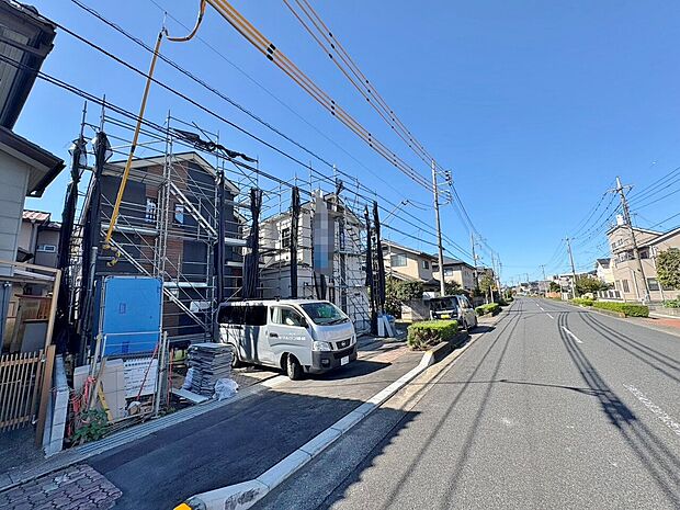 二部屋から出入りできるバルコニーはお洗濯物が多い日でも安心です。(令和8年10月撮影)