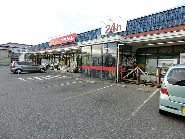 ディスカウントストアトライアル上尾本町店まで約650m