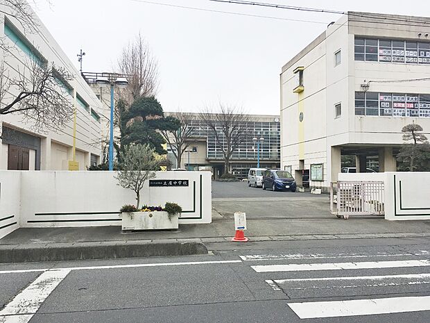 土屋中学校まで約1350m