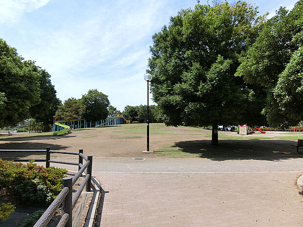春岡中央公園まで約600m