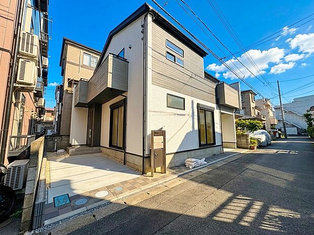 訪ねてくる友人知人を楽しませてくれる外観です。