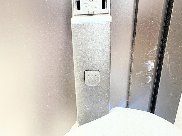 玄関はスマートコントロールキーを採用。