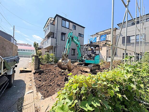 小学校まで徒歩3分、生活関連施設まで徒歩圏内です。(令和8年8月撮影)