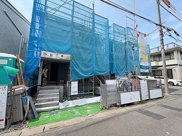 自然と家族のコミュニケーションが生まれるリビングイン階段を採用。(令和8年8月撮影)