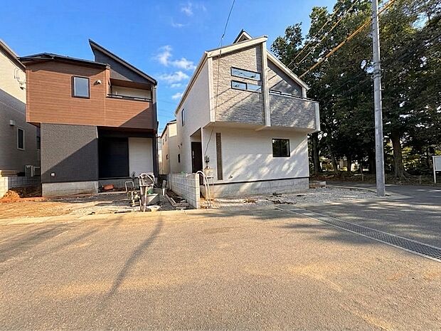 大型バルコニーが2カ所あります。(令和8年8月 撮影)