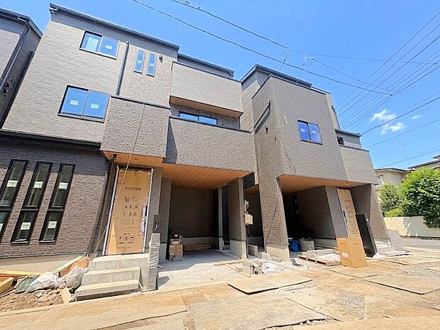 2階ＬＤＫは明るく照らすことのできるバルコニーに面した空間。(令和8年8月撮影)