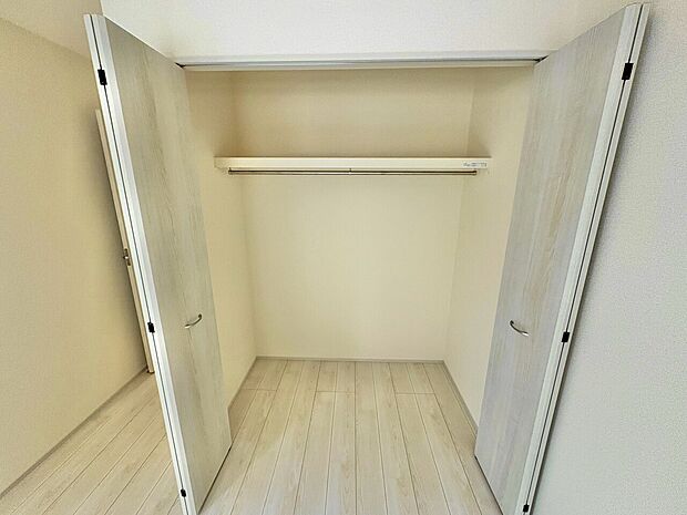 奥行きのあるクローゼットを採用しました。