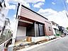 駐車場：洗練されたデザインの外観が街並みに彩りを演出します。(令和8年8月撮影)