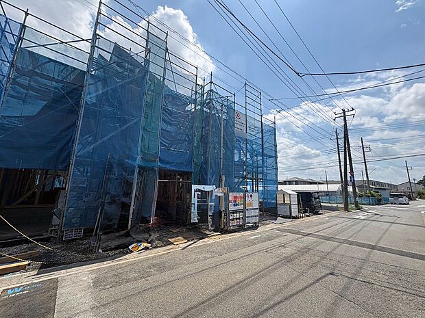 駐車スペース並列2台分です。(令和8年8月 撮影)