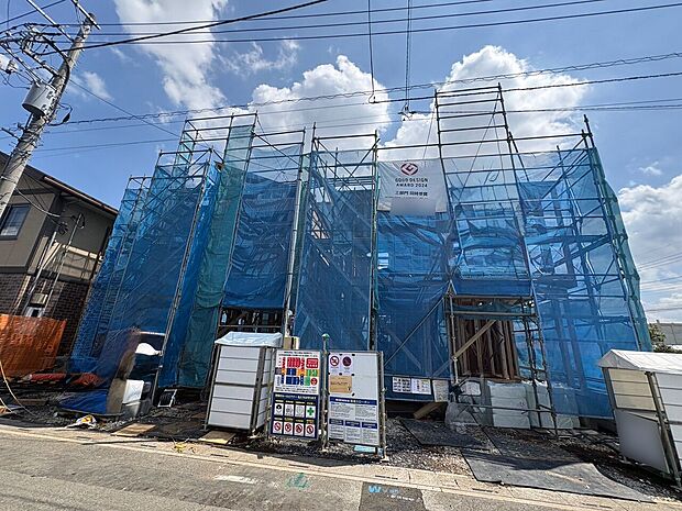 ワイドバルコニーは2部屋から行き来可能です。(令和8年8月 撮影)