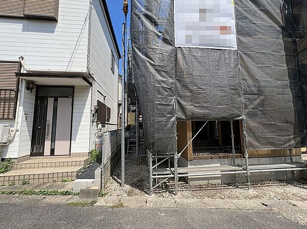 2階に設けたＬＤＫは空間を明るく照らすことのできるバルコニーに面した間取り。(令和8年9月撮影)